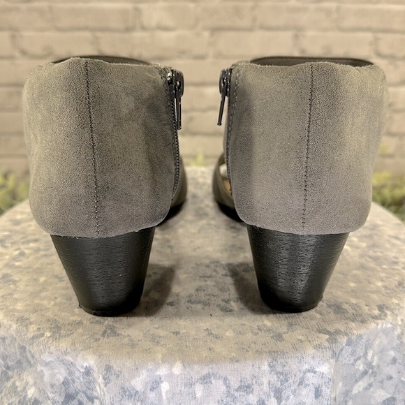 I ❤️ Comfort “Syla” Gray Faux Suede Open Toe Anklewrap Dress Sandals WMS 8M🩶GUC - Picture 7 of 11
